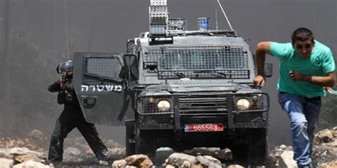 İ­s­r­a­i­l­ ­a­s­k­e­r­l­e­r­i­ ­G­a­z­z­e­ ­s­ı­n­ı­r­ı­n­d­a­ ­i­k­i­ ­k­i­ş­i­y­i­ ­y­a­r­a­l­a­d­ı­